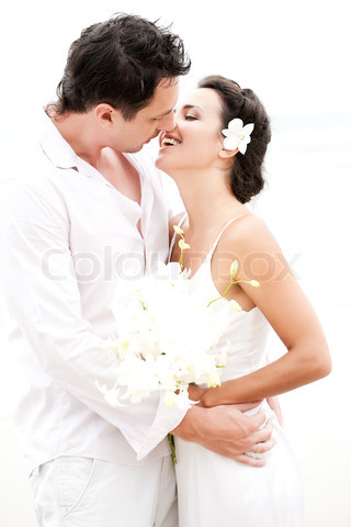 http://images6.fanpop.com/image/photos/35100000/Couples-Kissing-kissing-35106595-320-480.jpg