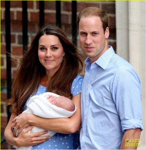  Duke and Duchess of Cambridge leaving St. Mary hospital with their new born baby (23th July 2013)