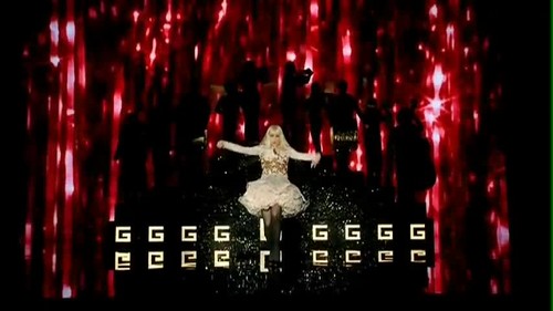  Gwen Stefani - Wind It Up {Music Video}