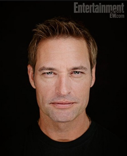  JOSH HOLLOWAY- Comic-Con 2013 – “Entertainment Weekly” star, sterne Portraits