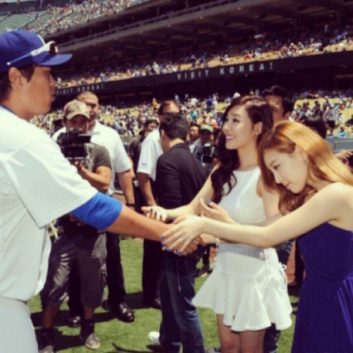  Taeyeon & Tiffany sing for Korea hari at Dodger Stadium and Sunny throws the first pitch