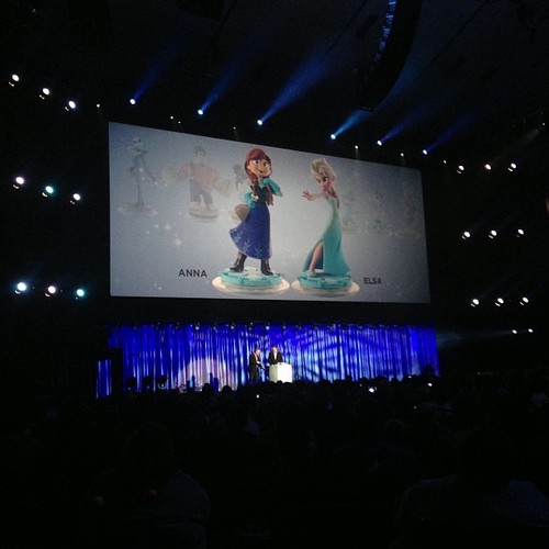 Anna and Elsa डिज़्नी Infinity D23 Expo