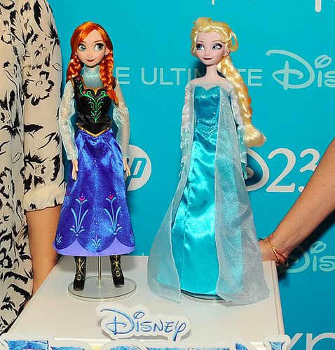  Anna and Elsa 玩偶