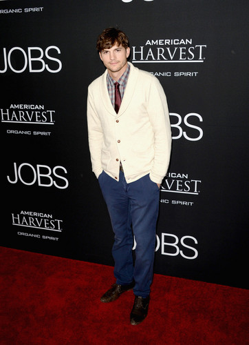  Ashton Kutcher LA Premiere of Jobs