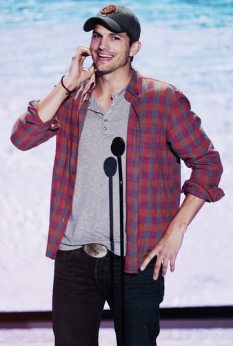 Ashton Kutcher Teen choise awards 2013