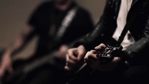 Avenged Sevenfold- So Far Away {Music Video}