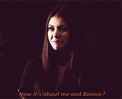  Caroline being insecure around Elena, 1x16