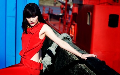  Jessie J in red