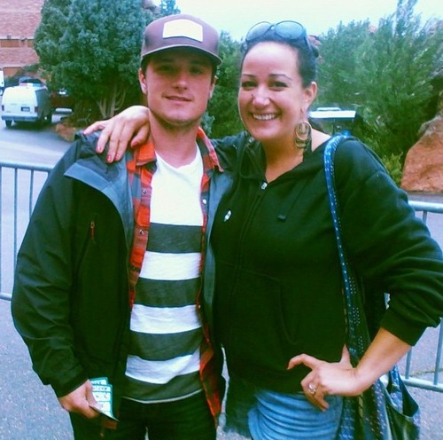  Josh with a 粉丝 in Red Rocks- Denver. 8/3/2013