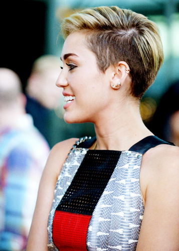  Miley Cyrus at 'Paranoia' Los Angeles premiere