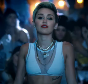  Miley Screen Shot on Miley Screen Shot on 엠티비 VMA 2013 TV Spot