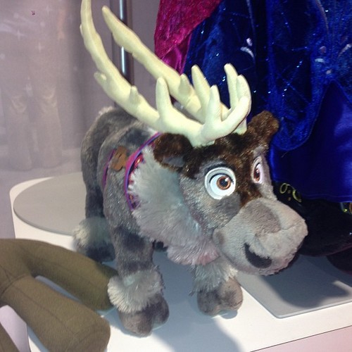  Sven Plush from डिज़्नी Store
