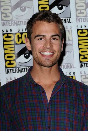  'Divergent' Panels Comic-Con 2013 [Day 1] (July 18, 2013)