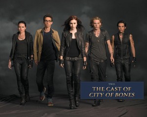  'The Mortal Instruments: City of Bones' official illustrated companion Fotos