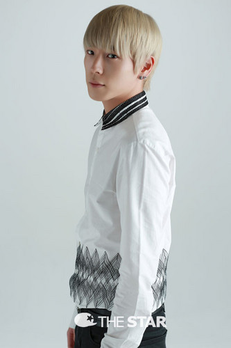  B.A.P's Himchan poses for The 星, つ星 Korea