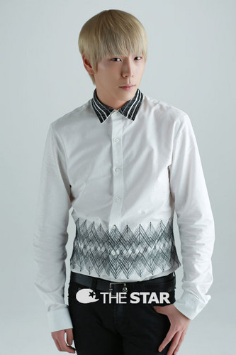  B.A.P's Himchan poses for The 星, つ星 Korea