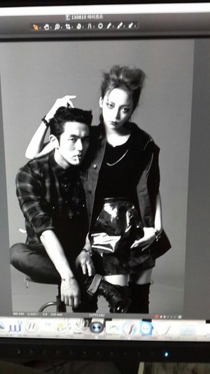  KARA's Hara and 2AM's Seulong 'Dazed and Confused' BTS foto's