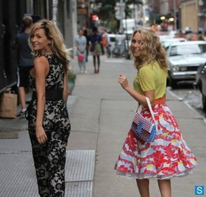  The Carrie Diaries season 2 - set foto-foto of Lindsey Gort and AnnaSophia Robb