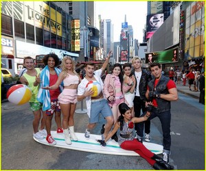  'Teen пляж, пляжный Movie' Cast -- GMA Pics
