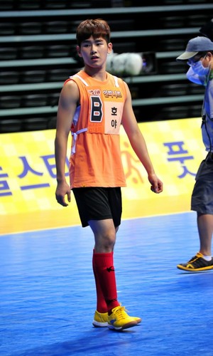  130903 Woohyun & Hoya – MBC Idol stella, star Athletics Archery Championship Official foto