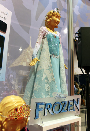  Elsa's costume