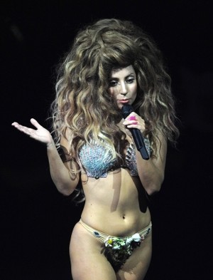  Gaga performing at the 2013 iTunes Festival in Londra