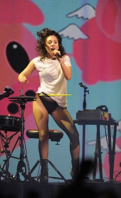  Gaga performing at the 2013 iTunes Festival in ロンドン