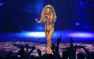  Gaga performing at the 2013 iTunes Festival in London