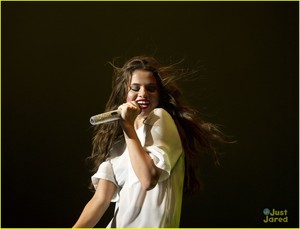  Selena performing on her Stars Dance Tour (Amsterdam)