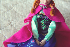  Anna Disney Store doll's details