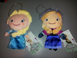  Elsa and Anna plush coin purses