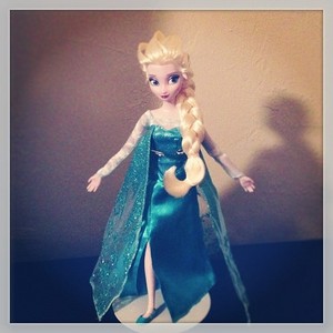  Frozen Disney Store dolls