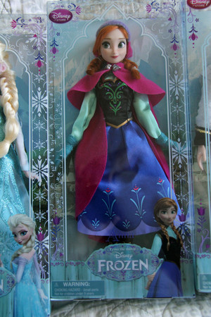  Frozen Disney Store dolls