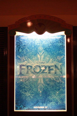  Frozen - Uma Aventura Congelante Poster at Disneyland
