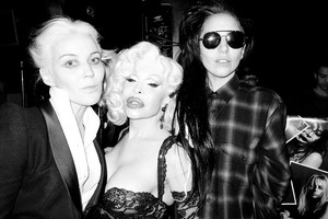  Gaga door Terry Richardson: Lady Gaga, Daphne Guiness, and Amanda Lepore #1