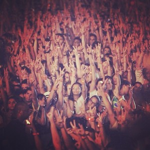  In Brazil 2013: "Two fingers in the air for the king MJ"