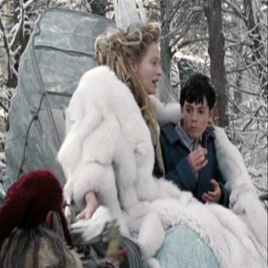  Jadis takes the rest of the Turkish Delight away from Edmund.
