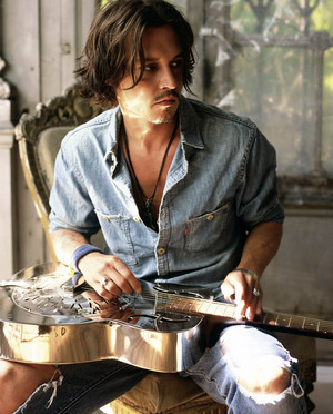  Johnny Depp playing/holding the گٹار