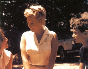  Marilyn with children
