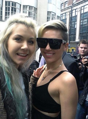  Miley Cyrus with a Fan!