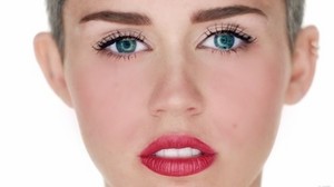  Miley cyrus-Wrecking Ball