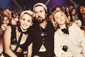  Miley with family