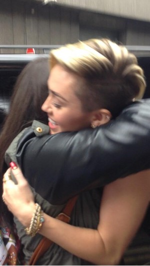  Miley with fan