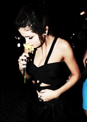  Selena at the Versage Woman's Wear ipakita in Milan (September 20)