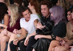  September 14th - Harry Styles attends the House of Holland tunjuk at London Fashion Week