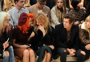  September 16th - Harry at burberry Fashion mostrar in Londres
