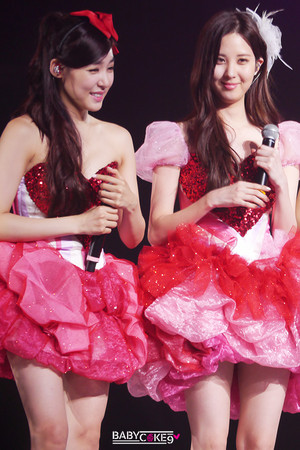  Tiffany and Seohyun концерт 130914