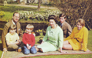  queen elizabeth ii with family