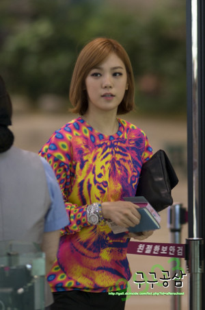  [FANTAKEN FLICKS] 130929 Lizzy @ GIMPO airport heading to Giappone
