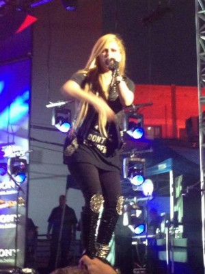  Avril Lavigne ~ Jimmy Kimmel Live